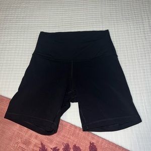 Lulu lemon size 4 align biker short 6”